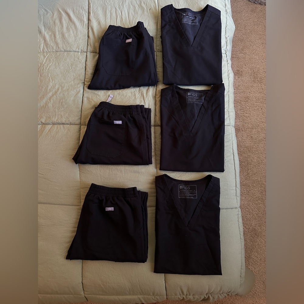 Figs Scrubs sets. Size small. Casma top. Yola pants in petite.